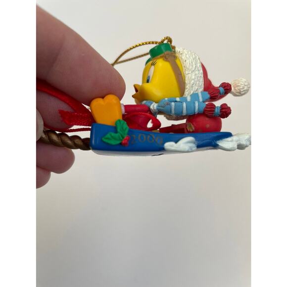 Sledding Tweety Bird ornament - Picture 4 of 4